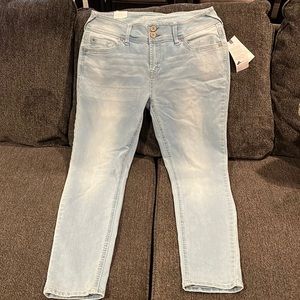 Woman’s curvy fit skinny jeans. Size 13/31 regular. NWT